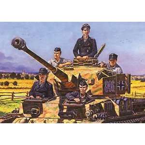  MiniArt 1/35 WWII German Tank Crew Kit: Toys & Games