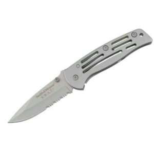 Smith & Wesson Knives 3400S Large Silver Part Serrated 