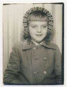 BEAUTIFUL LITTLE GIRL photobooth PHOTO BOOTH 1940s  