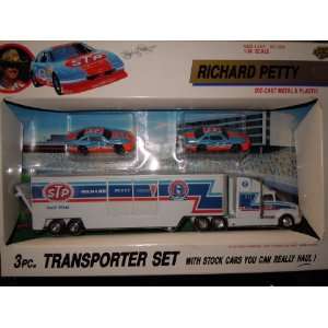  Road Champs 1/64 Scale Richard Petty 3pc. Transport Set 