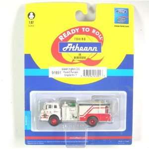    HO RTR Ford C Fire Truck/Short, Washington DC Toys & Games