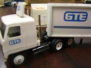 Winross GTE tractor trailer white diecast Mack  