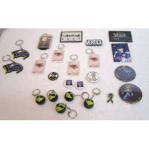 MOVIE PROMOS PINS AND KEY CHAINS, ANIME, HOLLOW MAN, ALIENS & WIZARDS 