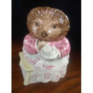   World of Beatrix Potter   Mrs Tiggy Winkle Takes Tea China Figurine
