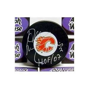  Al MacInnis autographed Calgary Flames hockey puck 