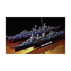   350 US Navy DD445 Fletcher (Plastic Model Ship) Toys & Games