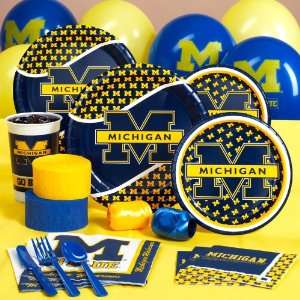  Michigan Wolverines College Deluxe Party Pack for 16 Toys 