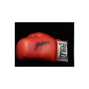  Signed Chavez, Julio Cesar Everlast Boxing Glove 