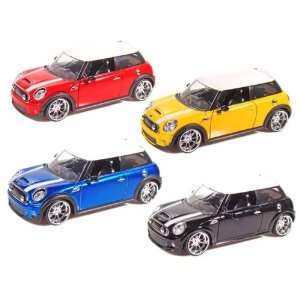 2007 Mini Cooper S 1/24 Set of 4: Toys & Games