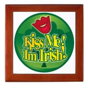    Keepsake Box Mahogany Kiss Me Im Irish Clover: Everything Else