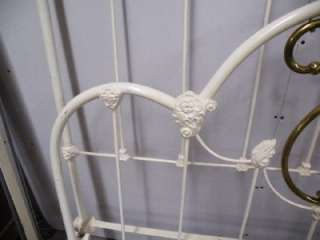 ANTIQUE CAST IRON VICTORIAN IRON AND BRASS BED 11NY110  