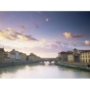  River Arno and the Ponte Vecchio, Florence, Tuscany, Italy 