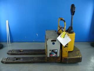 Used YALE 162G 6000 lb ELECTRIC PALLET JACK RIDER only 2900 hrs  